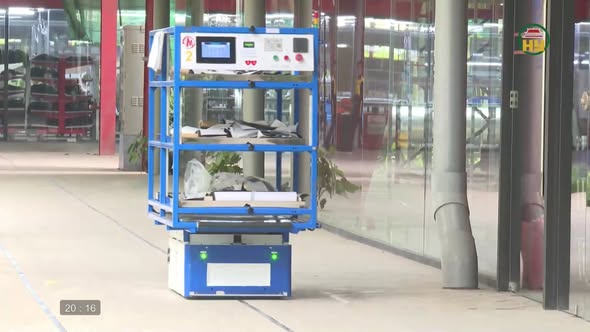 Hình ảnh Robot TOT vận hành tại nhà máy Maxport